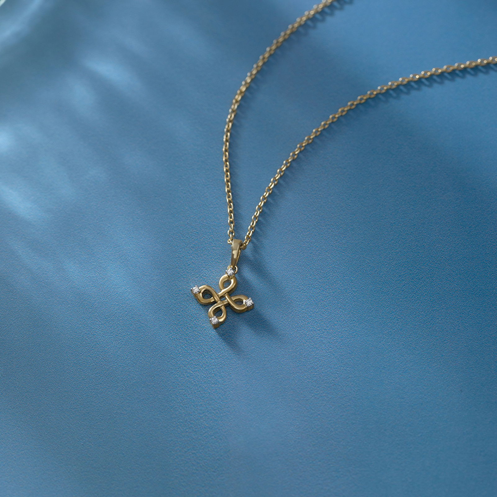 Seamlessly Striking 925 Silver Diamond Necklace