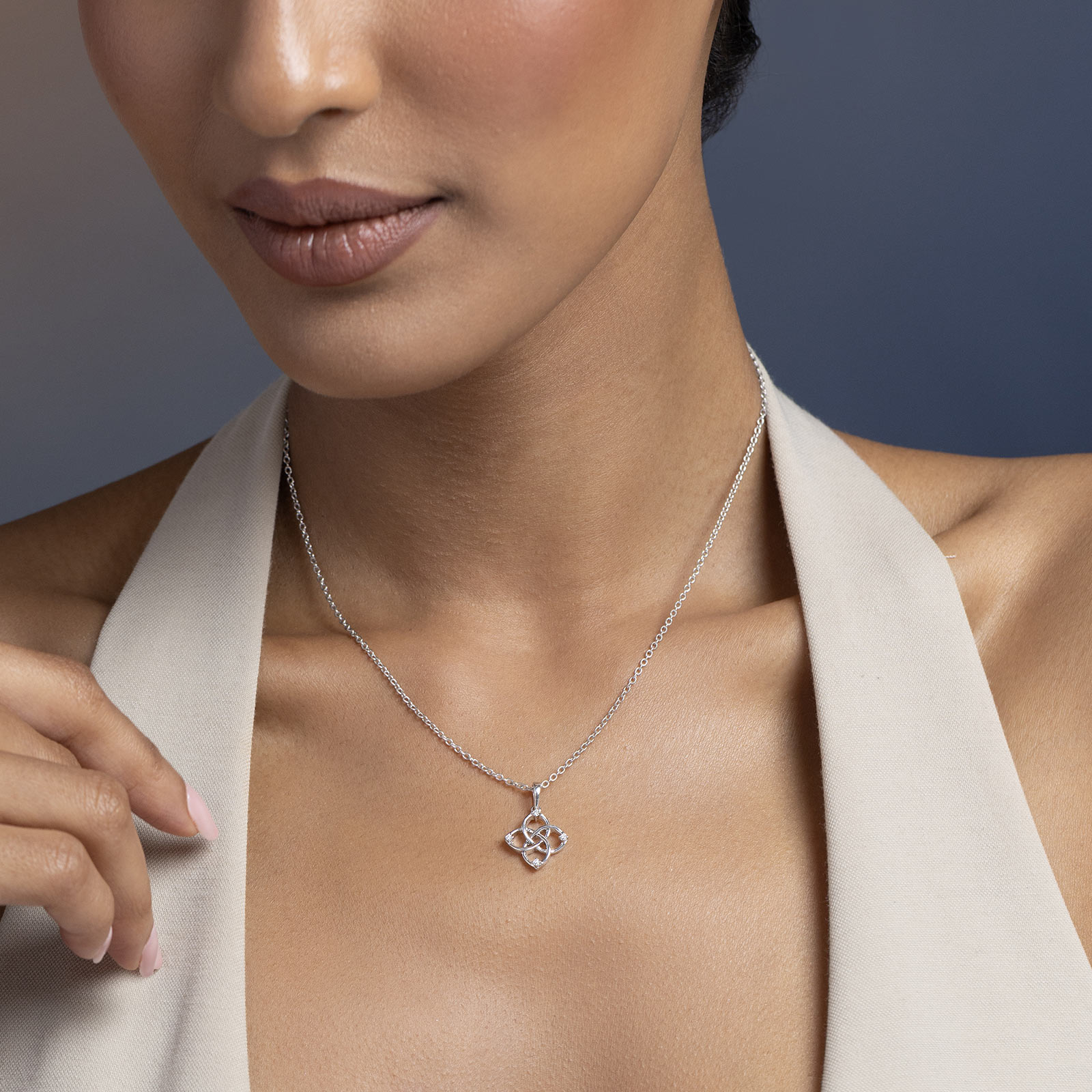 Gleaming Symmetric 925 Silver Diamond Necklace Gleaming Symmetric 925 Silver Diamond Necklace