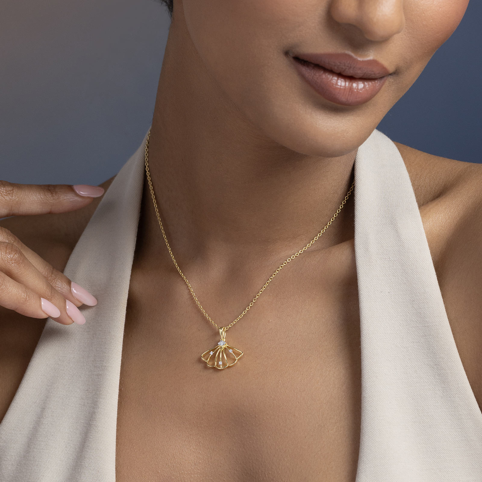 Radiant Shell 925 Silver Diamond Necklace