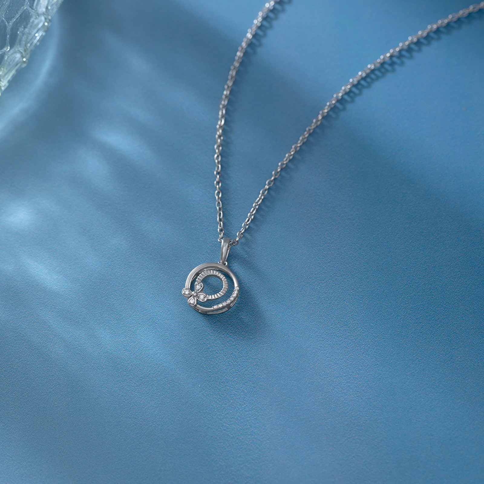 Inseparable Looped 925 Silver Diamond Necklace Inseparable Looped 925 Silver Diamond Necklace