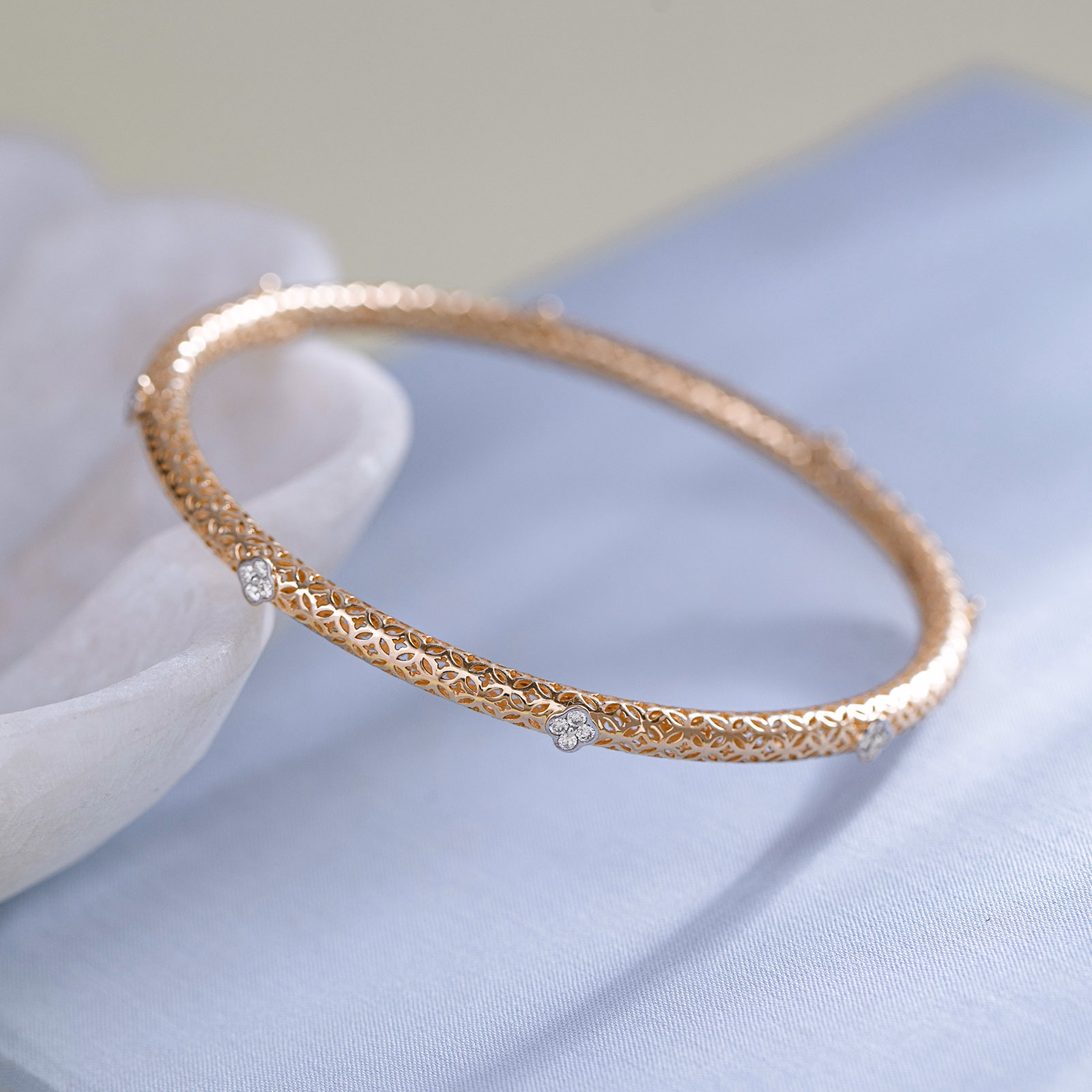Diamond Bangles 18 Karat Yellow Gold Ainaz Diamond Bangle