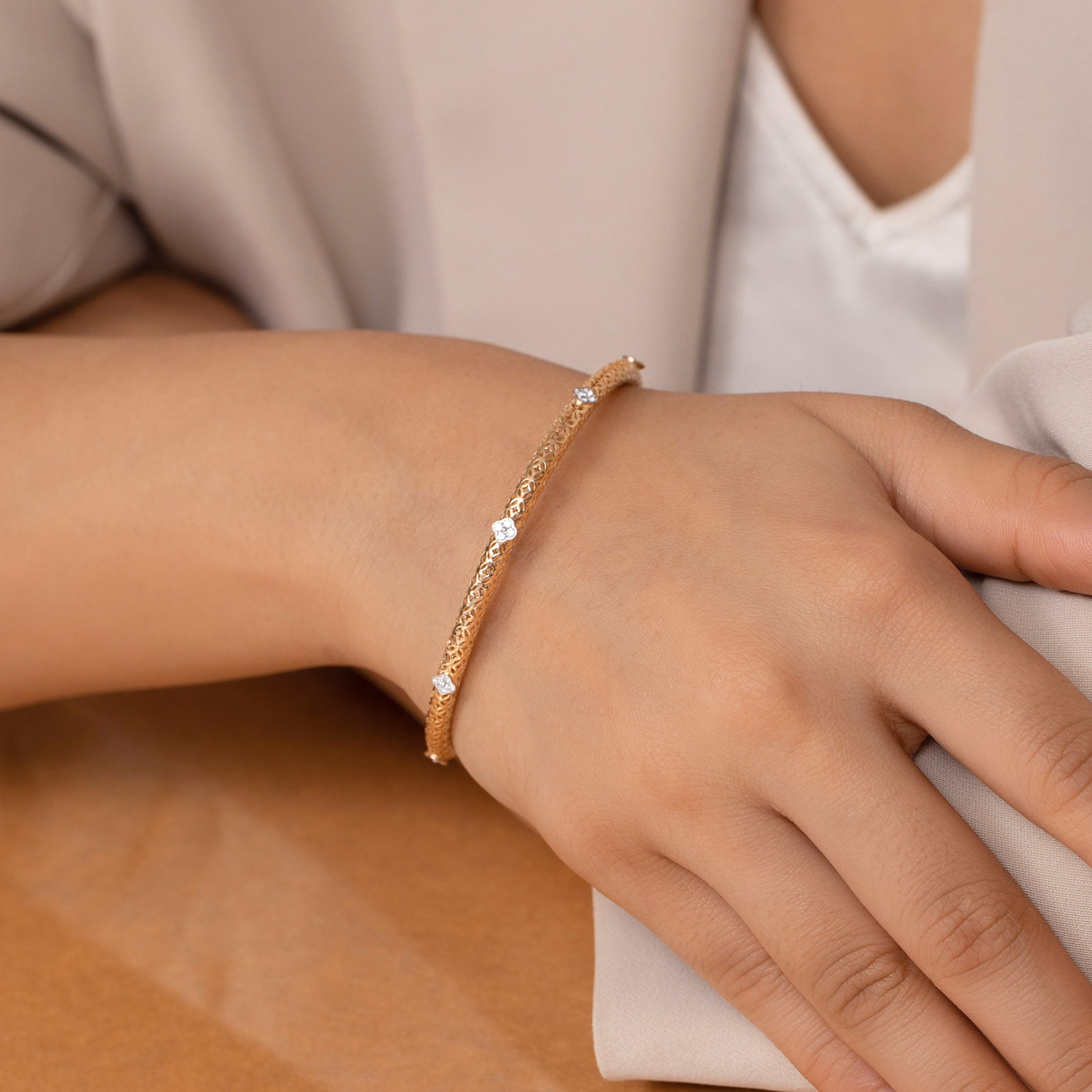 Diamond Bangles 18 Karat Yellow Gold Ainaz Diamond Bangle