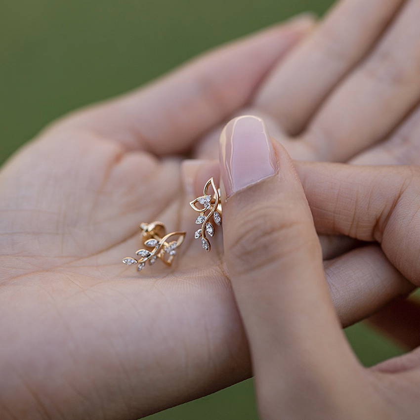 Diamond Earrings 18 Karat Rose Gold Classic Leaves Diamond Stud Earrings