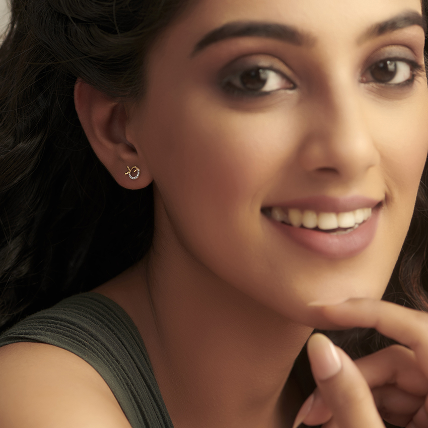 Circlet Flutter Diamond Stud Earrings Circlet Flutter Diamond Stud Earrings