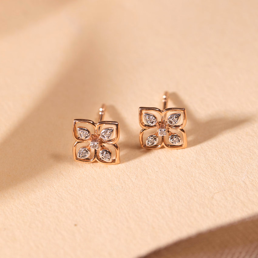 Diamond Earrings 18 Karat Yellow Gold Lovely Blossom Diamond Stud Earrings
