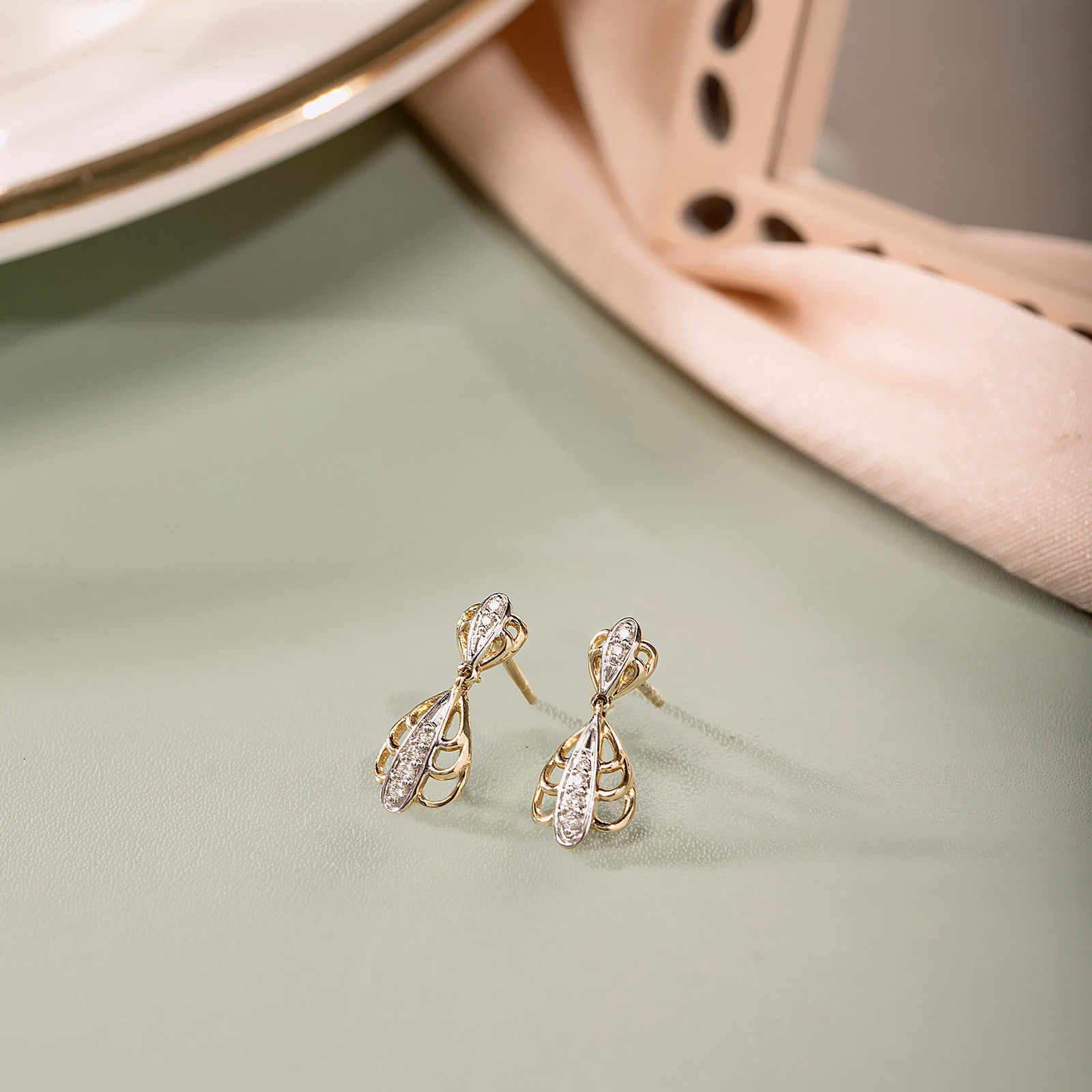 Diamond Earrings 14 Karat Yellow Gold Enchanting Diamond Drop Earrings