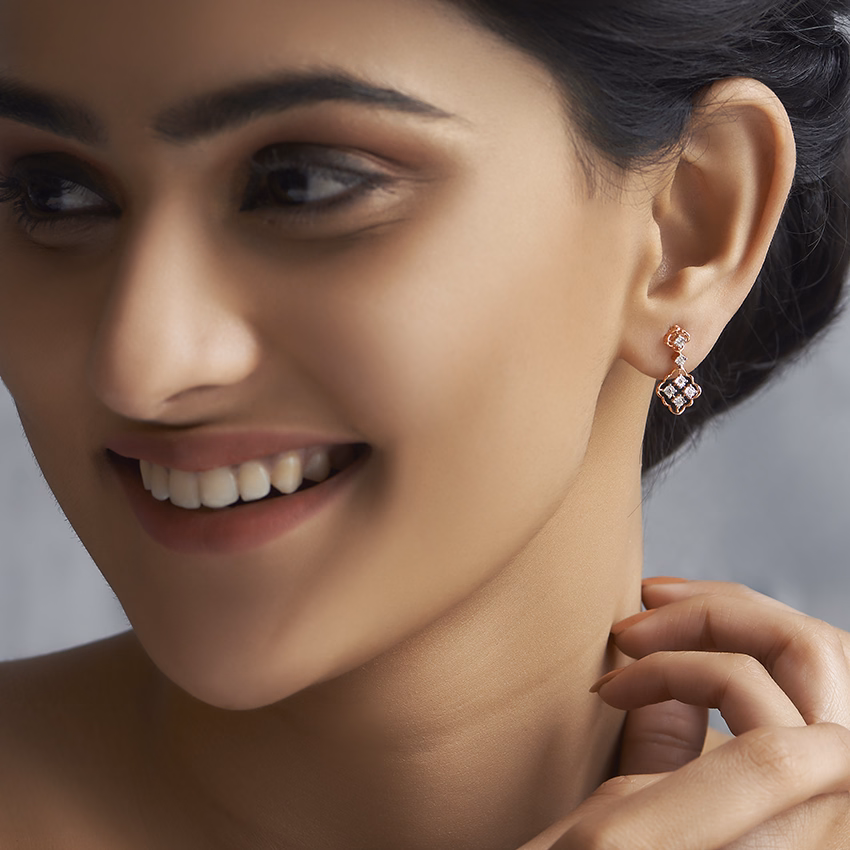 Diamond Earrings 18 Karat Yellow Gold Sameera Diamond Drop Earrings