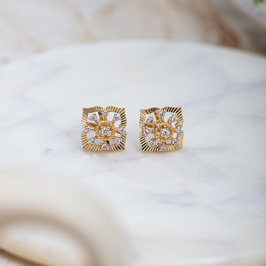Diamond Earrings 14 Karat Yellow Gold Carinha Regal Diamond Stud Earrings