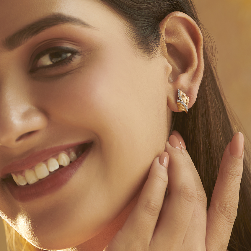 Flower Sway Diamond Stud Earrings Flower Sway Diamond Stud Earrings