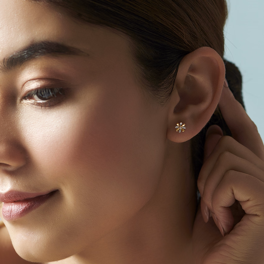 Diamond Earrings 14 Karat Yellow Gold Flickery Floret Diamond Stud Earrings