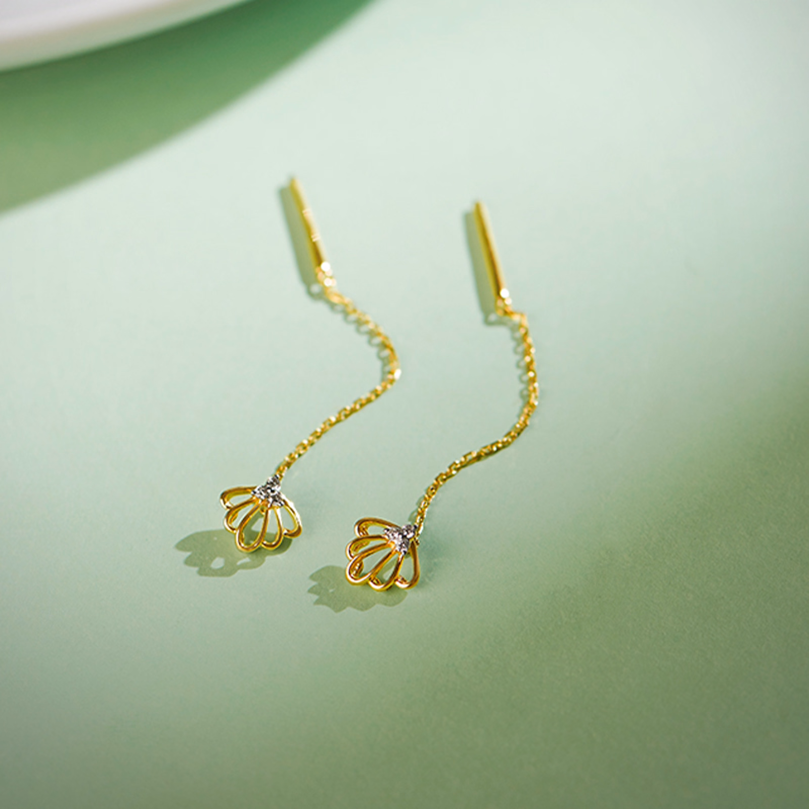 Diamond Earrings 14 Karat Yellow Gold Scallops Diamond Sui Dhaga Earrings