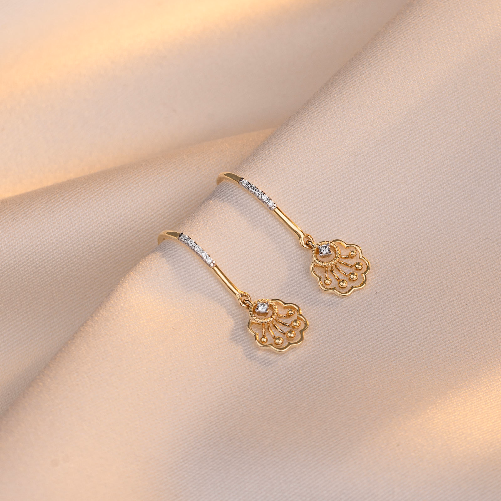 Diamond Earrings 14 Karat Yellow Gold Gleaming Scallop Diamond Drop Earrings