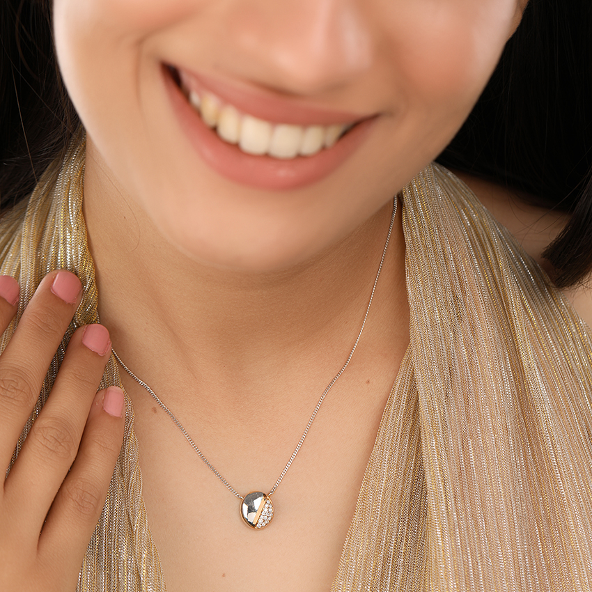 Classic Glinting Platinum Necklace