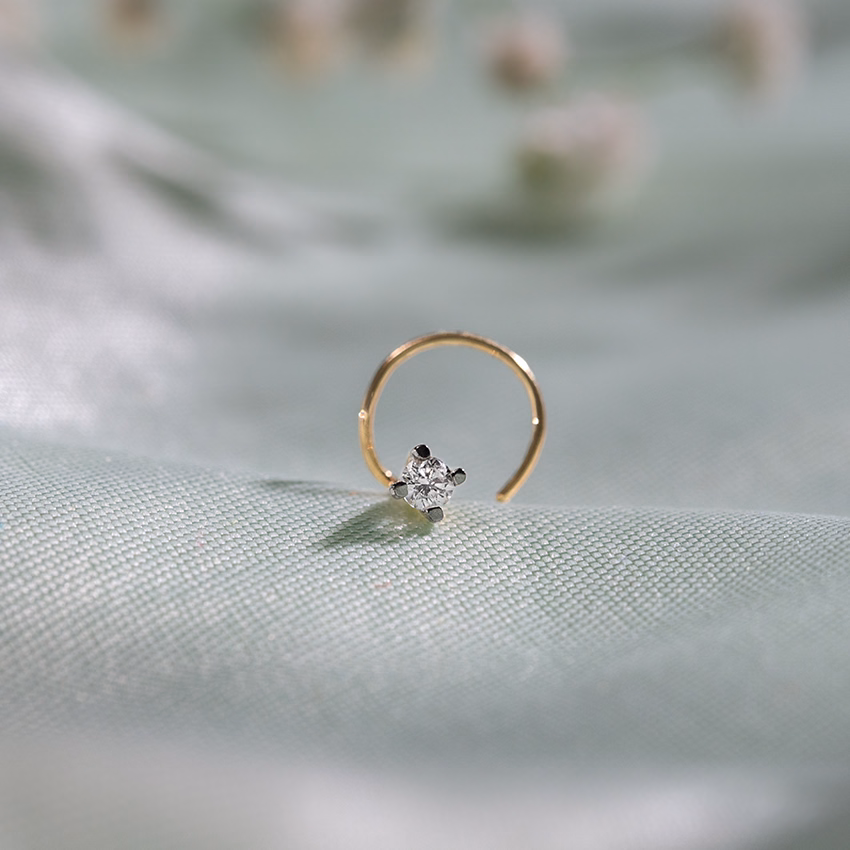 Diamond Nose pin 18 Karat Yellow Gold Samaira Dazzle Diamond Nose Pin