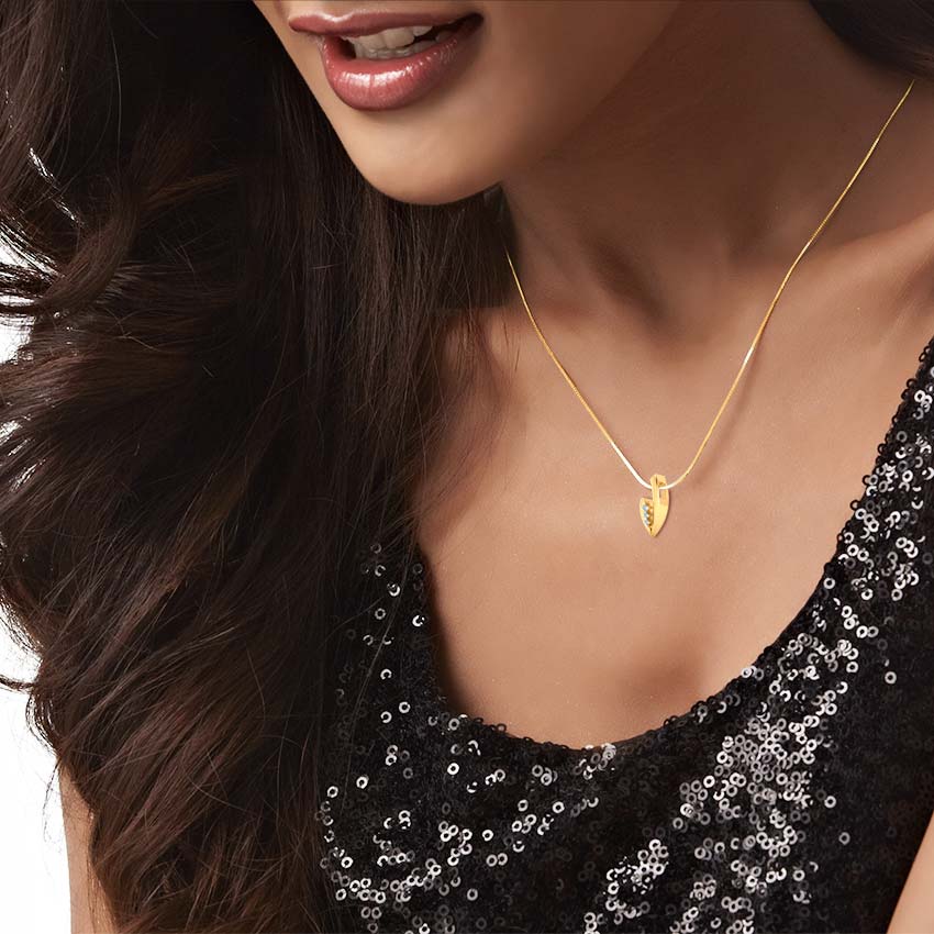 Diamond Pendants 18 Karat Yellow Gold Hamesha Classic Pendant