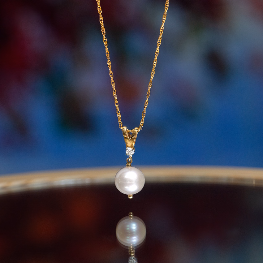 Diamond,Gemstone Pendants 18 Karat Yellow Gold Victoria Pearl Pendant