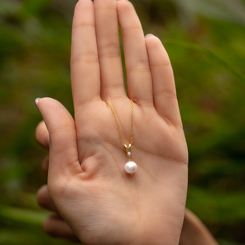 Diamond,Gemstone Pendants 18 Karat Yellow Gold Victoria Pearl Pendant