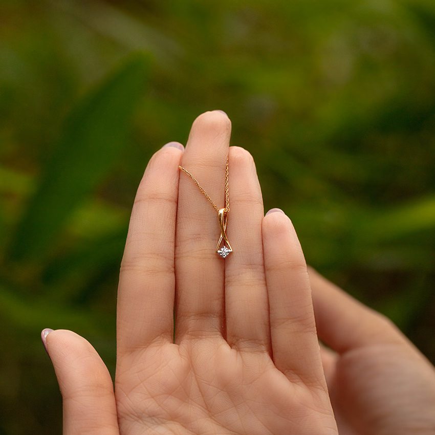 Diamond Pendants 14 Karat Yellow Gold Falling Star Diamond Pendant