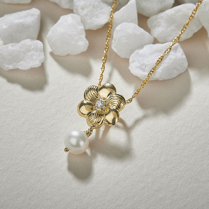 Glow Floral Pearl Pendant