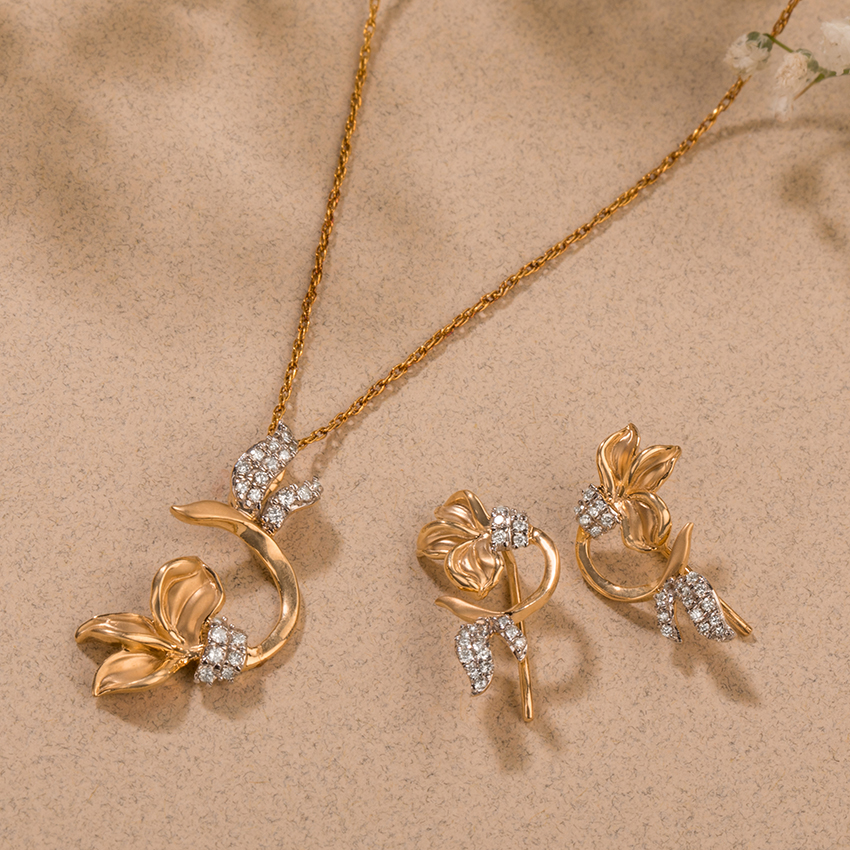 Snowdrop Floret Diamond Pendant