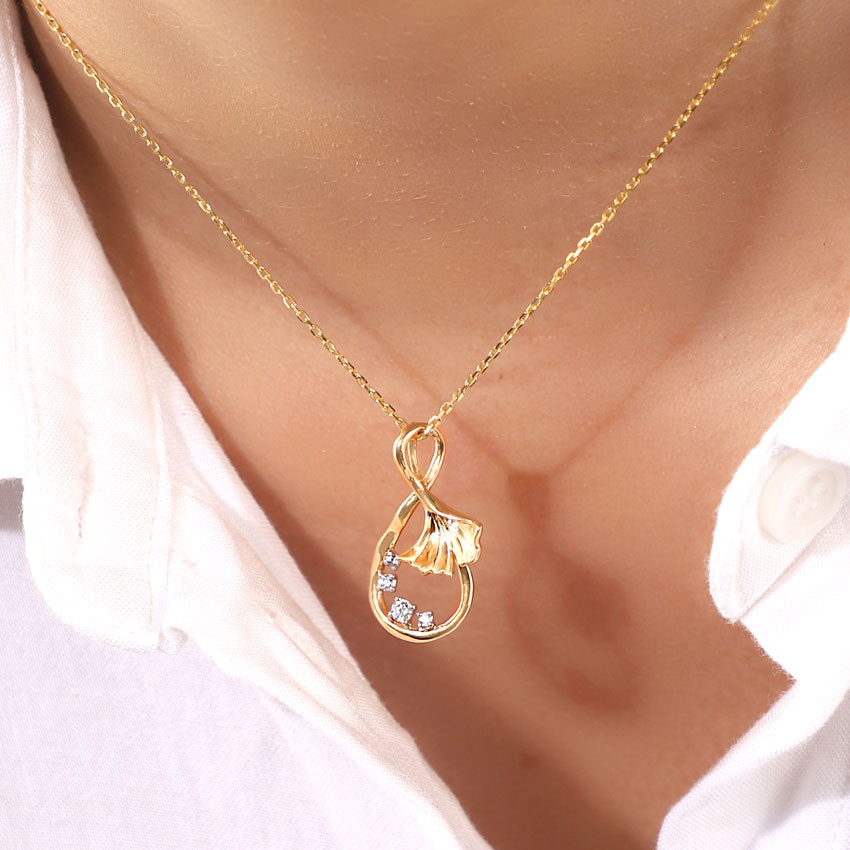 Lovely Ginkgo Diamond Pendant Lovely Ginkgo Diamond Pendant