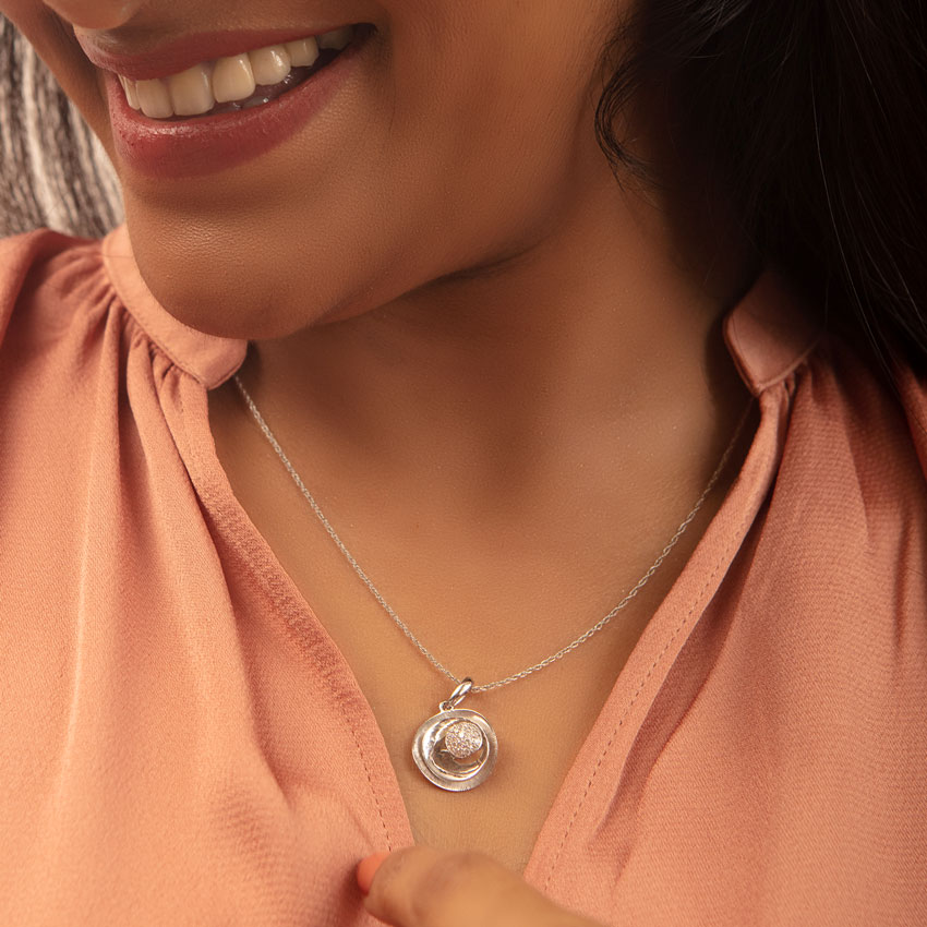 Glorious Sparkling Diamond Pendant