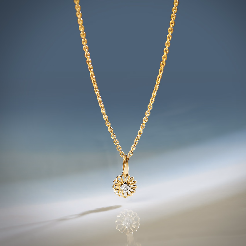 Diamond Pendants 14 Karat Two Tone Gold Shiny Wreath Diamond Pendant