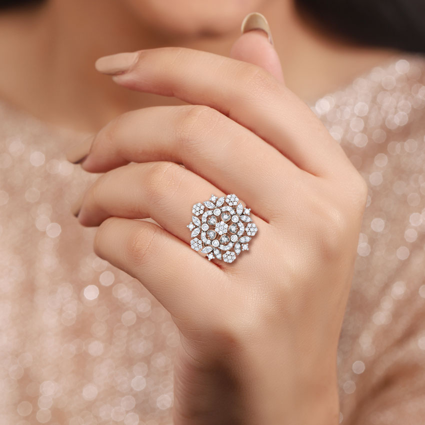 Diamond Rings 18 Karat Yellow Gold Venus Diamond Bouquet