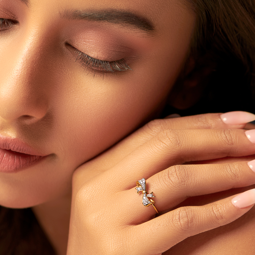 Elegant Bow Diamond Ring