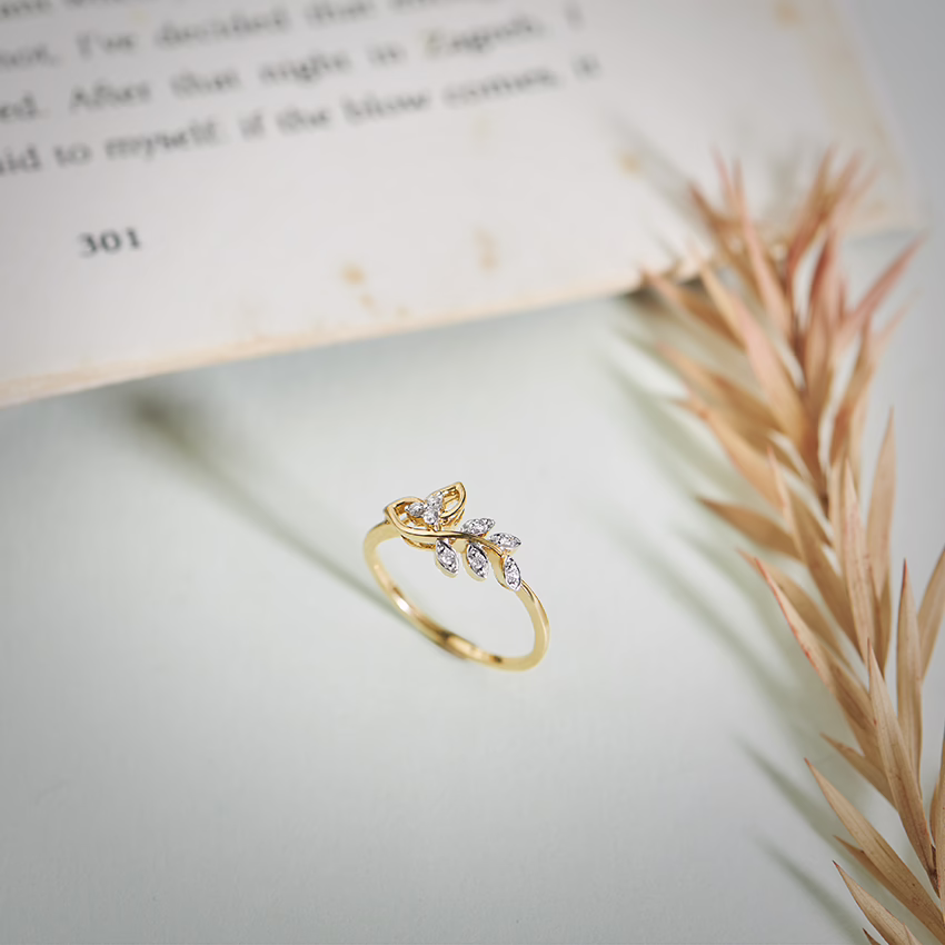 Diamond Rings 18 Karat Yellow Gold Classic Leaves Diamond Ring
