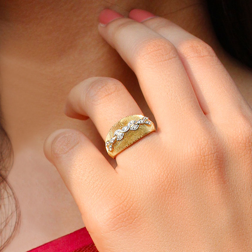 Linear Petals Brocade Diamond Ring
