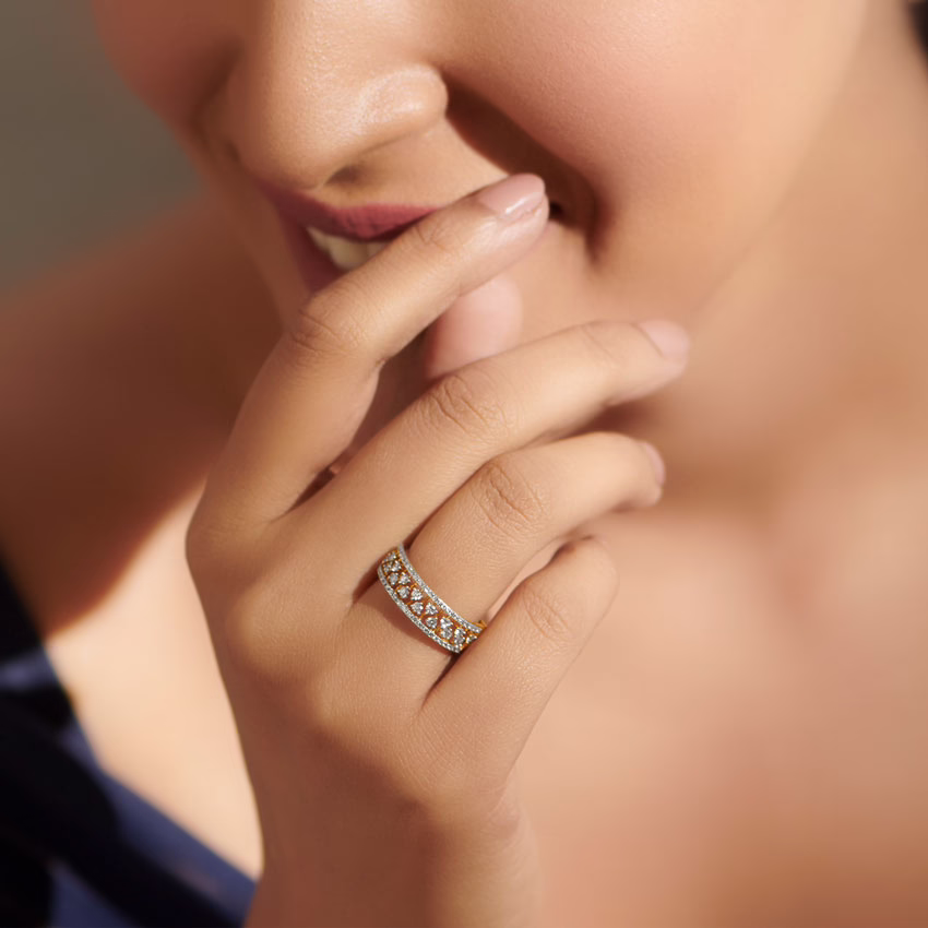 Diamond Rings 18 Karat Rose Gold Linear Diamond Band