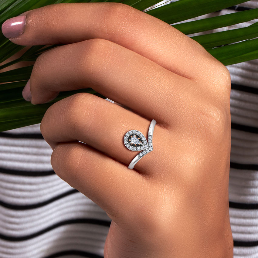 Glowing Drop Promise Diamond Ring Glowing Drop Promise Diamond Ring