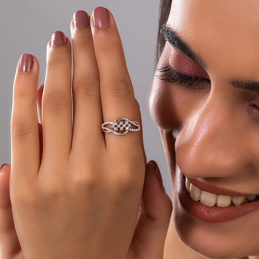 Diamond Rings 18 Karat Rose Gold Interlaced Diamond Ring