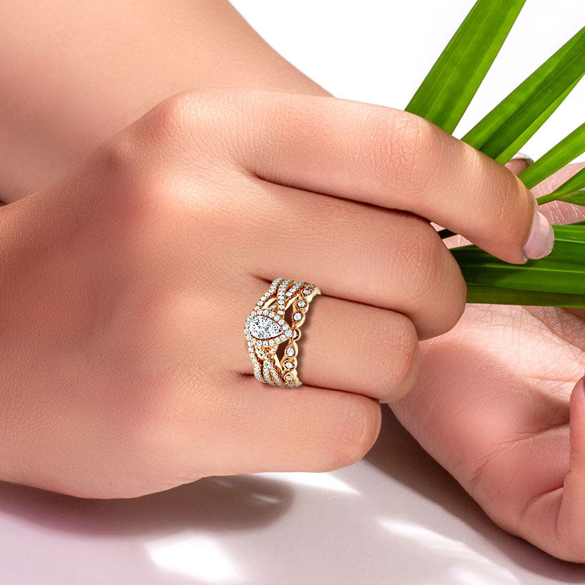 Diamond Rings 18 Karat Rose Gold Shimmering Diamond Bridal Ring Set