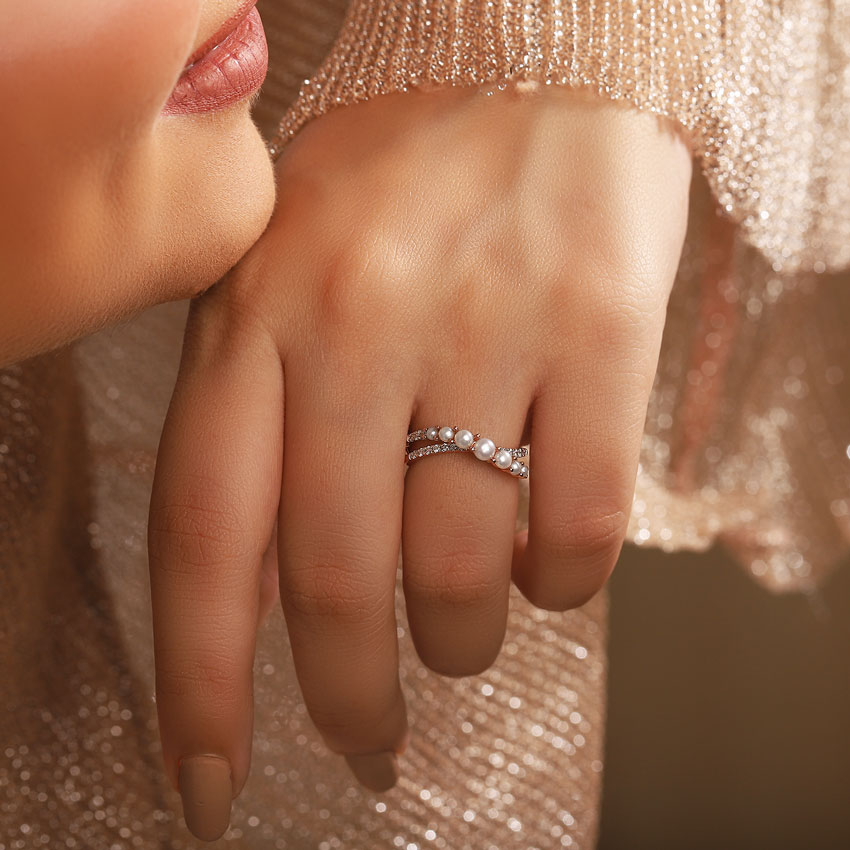 Diamond,Gemstone Rings 18 Karat Rose Gold Cabriole Pearl Ring