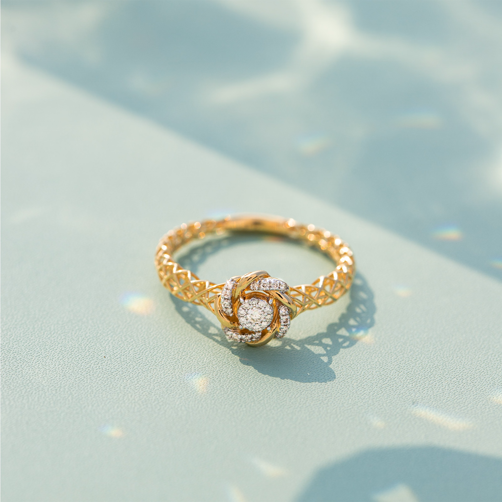 Diamond Rings 18 Karat Two Tone Gold Swivel Mesh Diamond Ring