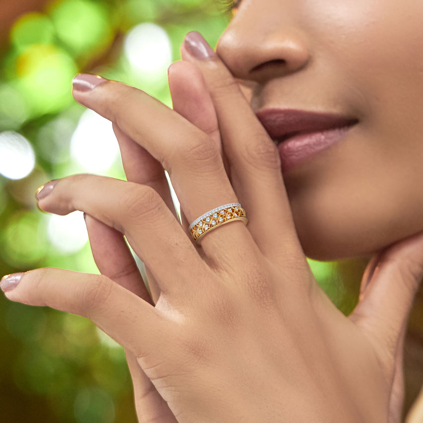 Intricate Mesh Diamond Band