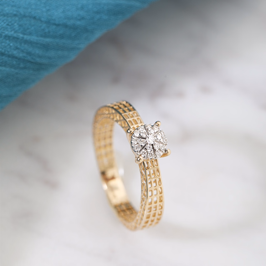 Diamond Rings 18 Karat Yellow Gold Mesh Cluster Diamond Ring
