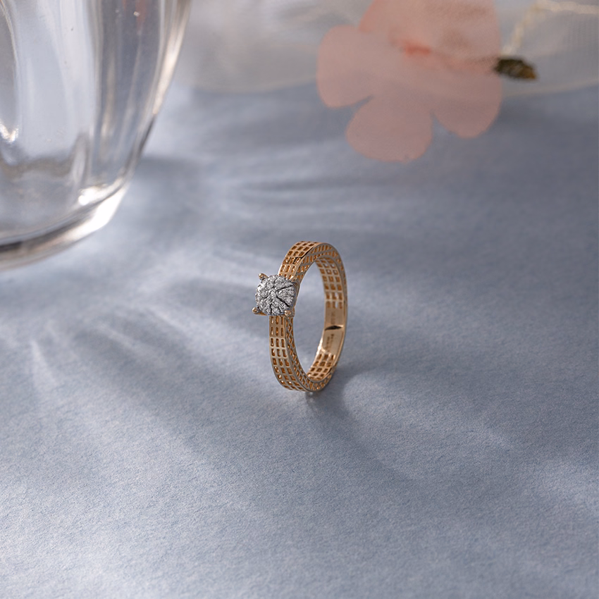 Diamond Rings 18 Karat Yellow Gold Mesh Cluster Diamond Ring