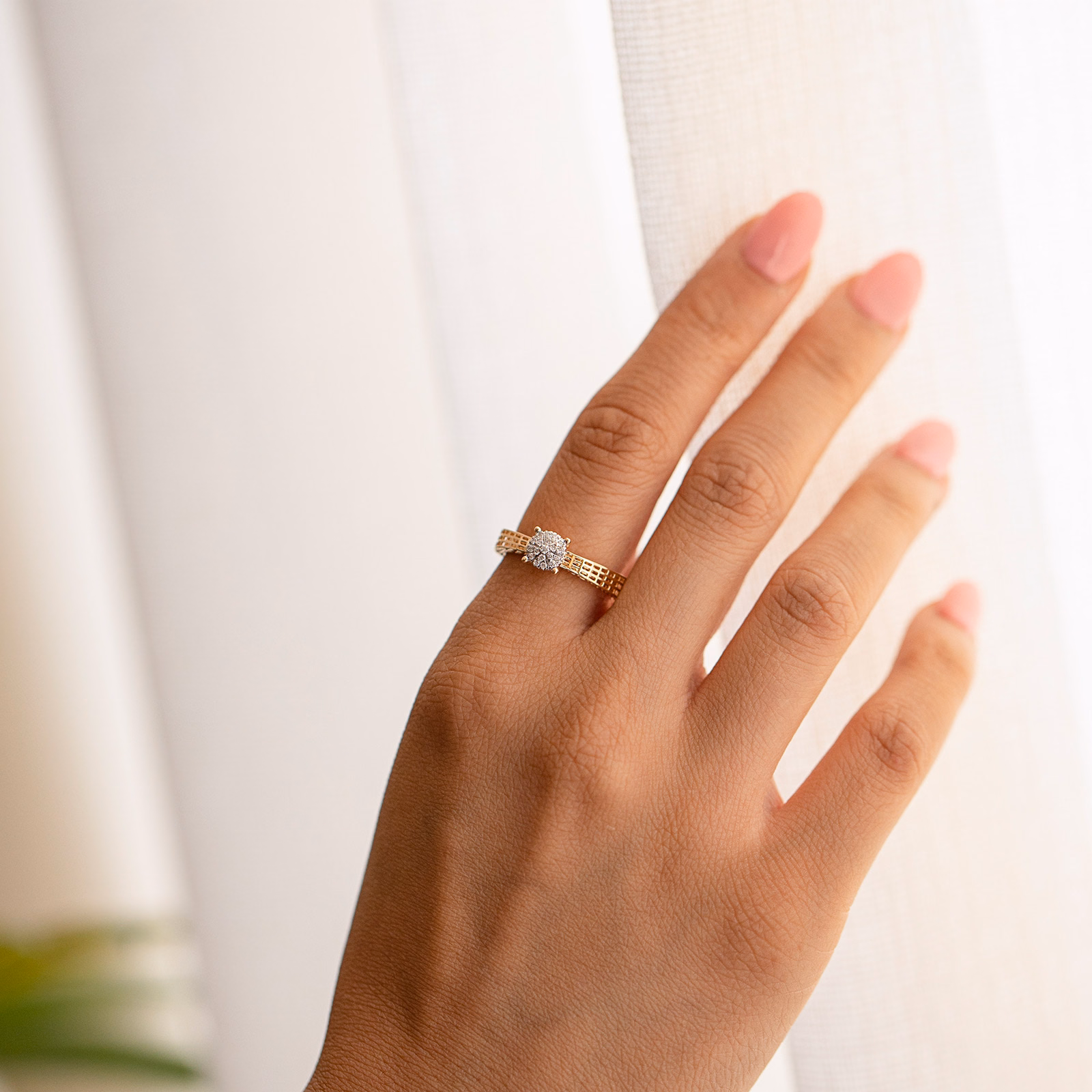 Diamond Rings 18 Karat Yellow Gold Mesh Cluster Diamond Ring