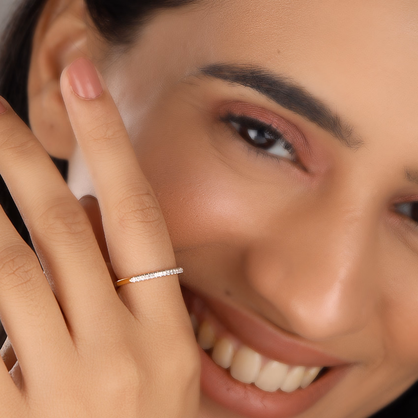 Diamond Rings 18 Karat Rose Gold Glistening Classic Diamond Band