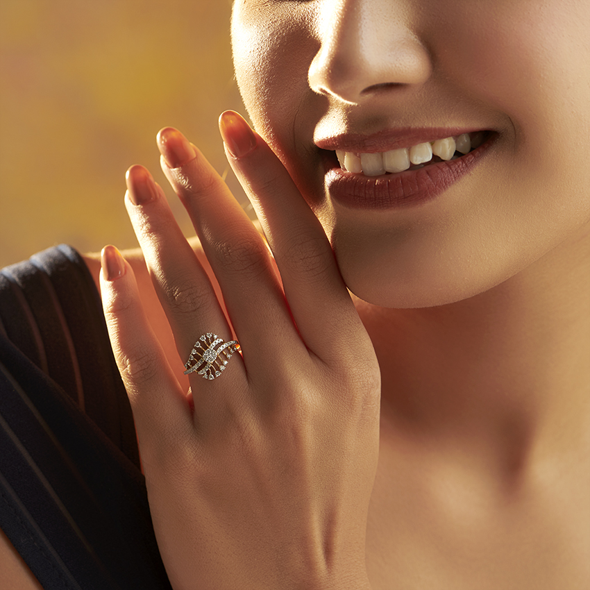 Scattered Lines Diamond Ring