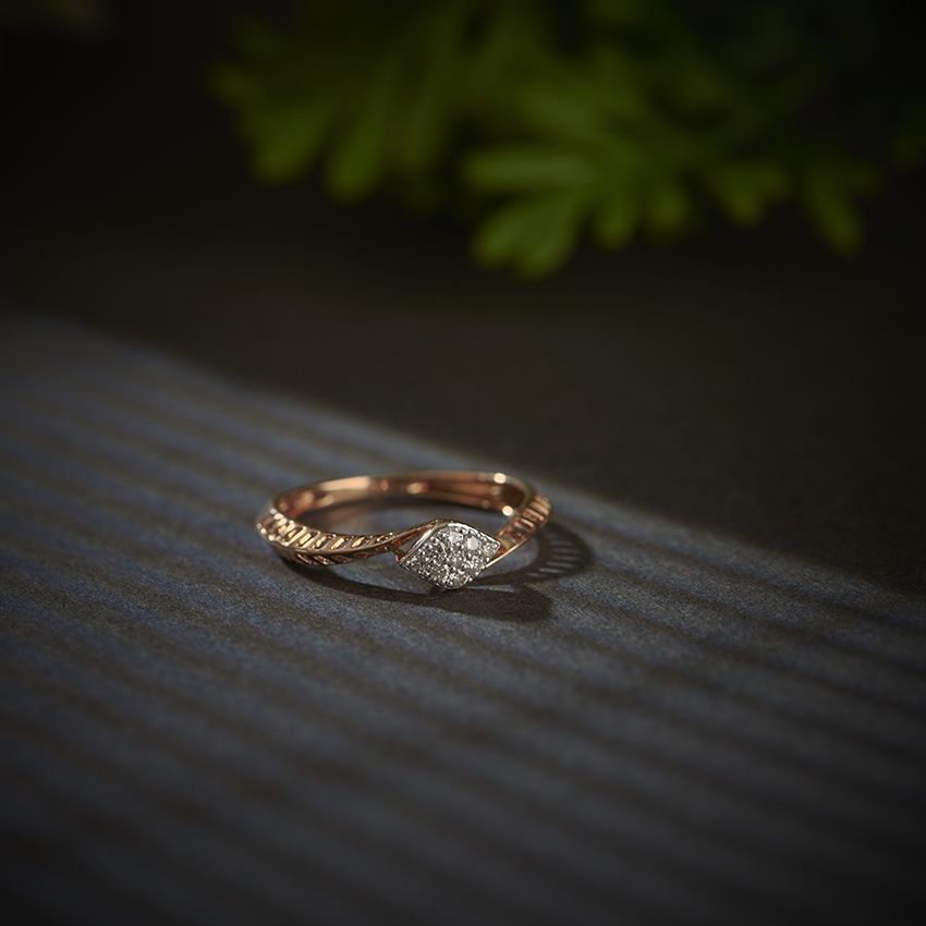 Diamond Rings 14 Karat Rose Gold Wavy Kite Diamond Ring