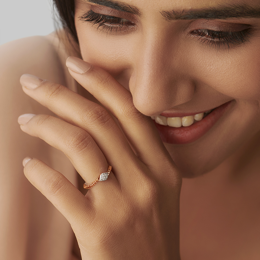 Wavy Kite Diamond Ring