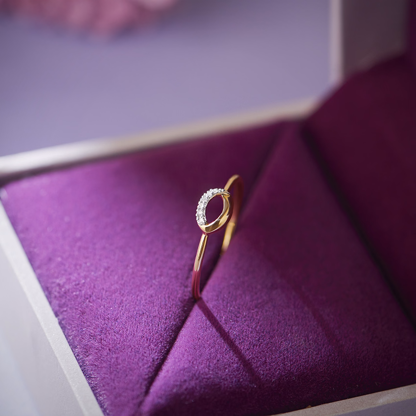 Diamond Rings 14 Karat Yellow Gold Glaring Oval Diamond Ring