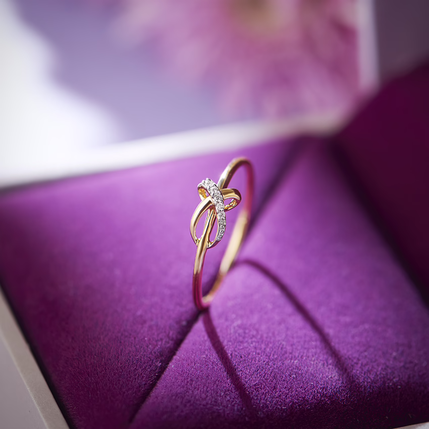 Diamond Rings 14 Karat Yellow Gold Classy Knot Diamond Ring
