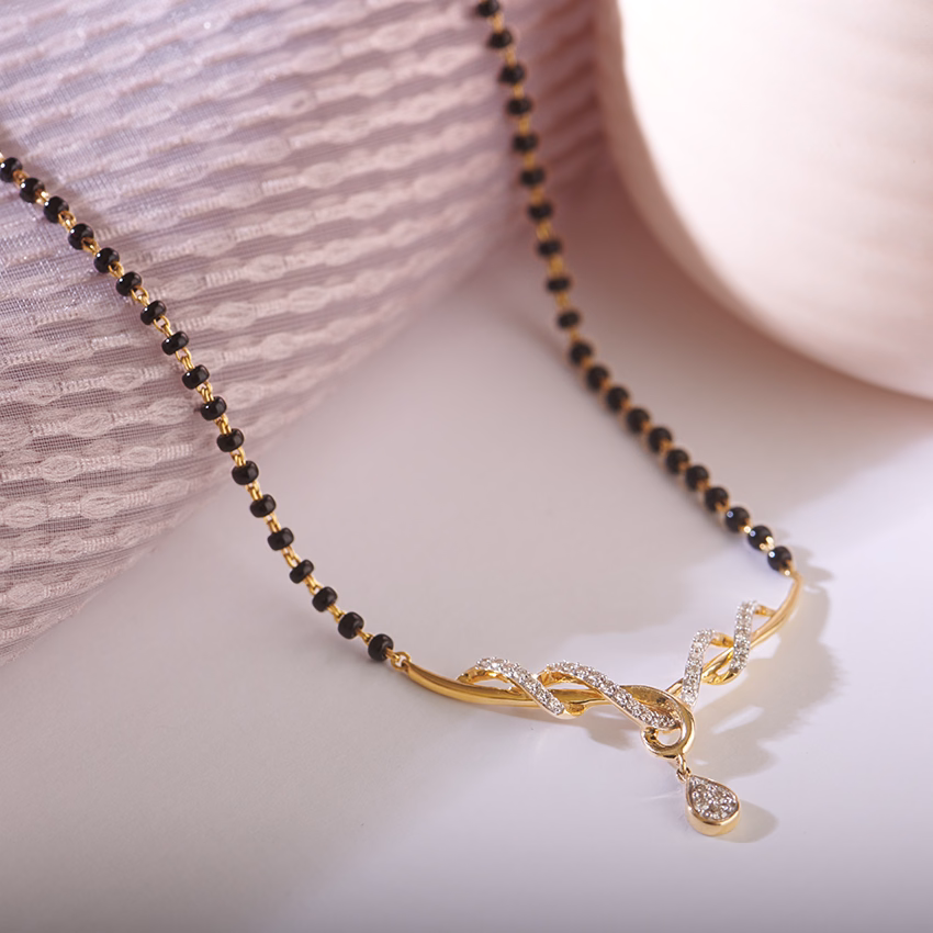 Diamond Mangalsutra 18 Karat Yellow Gold Raisha Diamond Mangalsutra