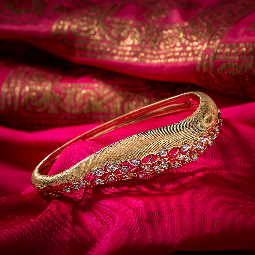 Arch Filigree Brocade Diamond Bracelet