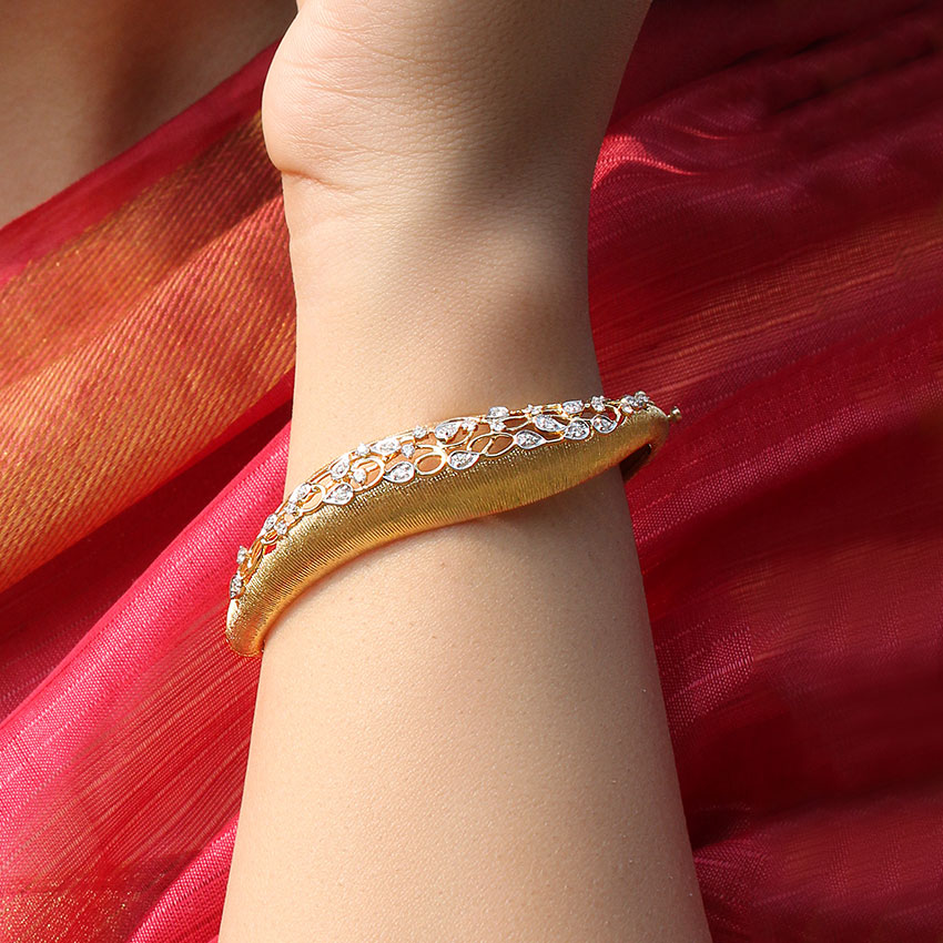 Arch Filigree Brocade Diamond Bracelet